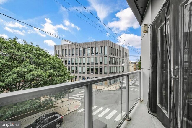 Building Photo - 2050 Frankford Ave