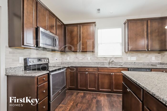 Building Photo - 3505 Panarama Dr