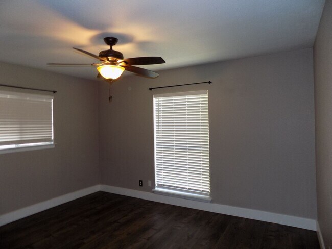 Building Photo - 14139 Swallow Dr