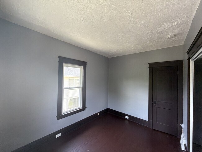 Building Photo - 3552 E 138th St