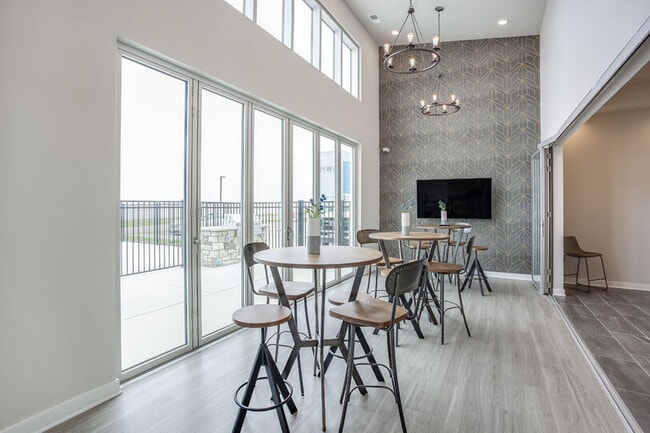 Building Photo - 3960 S Lake Dr