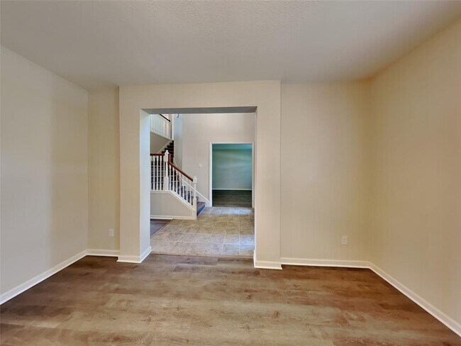 Building Photo - 501 Falcon Lake Dr