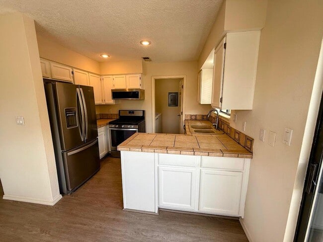 Building Photo - 2900 Vista del Rey Vis