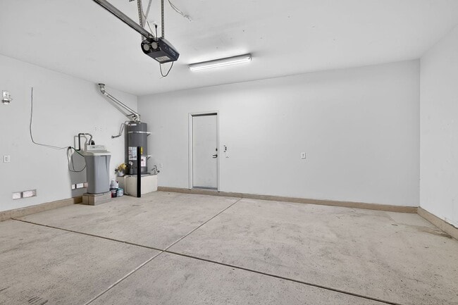 Building Photo - GOLF COURSE VIEWS AT SILVERSTONE RANCH (CENTENNIAL) - 2-STORY 3-BEDROOM HOUSE!