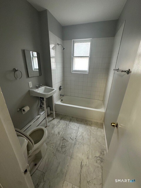 Building Photo - 77 Alma St