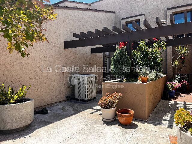 Building Photo - 2204 Plaza De Las Flores Plz