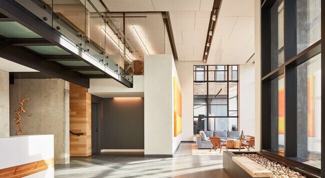 Building Photo - 122 W Couch Pl
