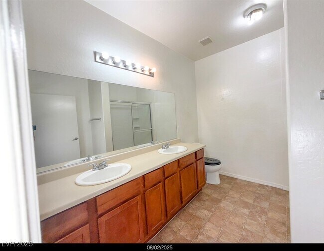 Building Photo - 6868 Sky Pointe Dr