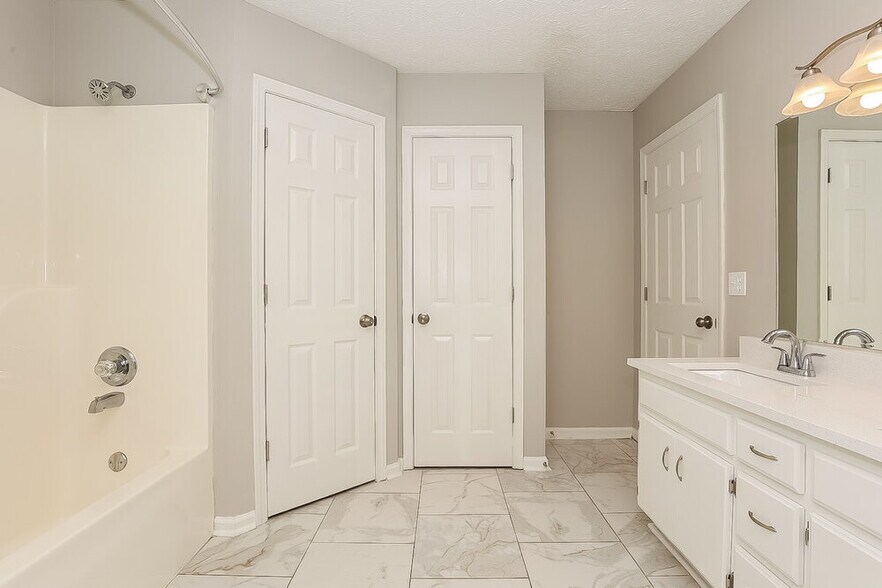 Building Photo - 2044 Horncastle Dr