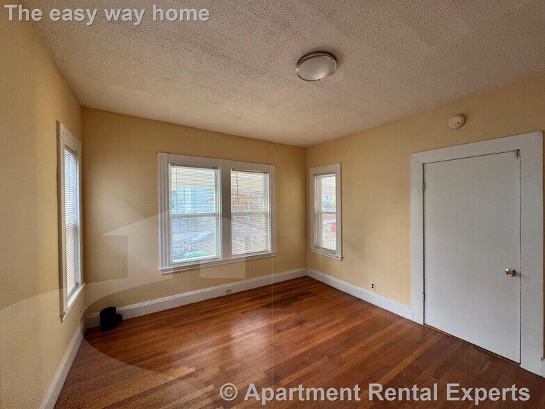 Building Photo - 32 Claremon St