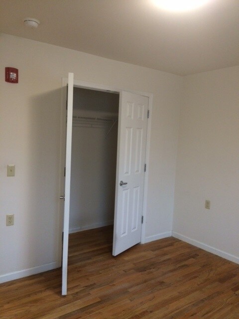 Building Photo - 17 Laura Lane