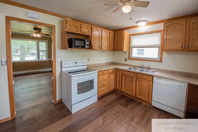 Kitchen - 3711 Oakland Rd NE