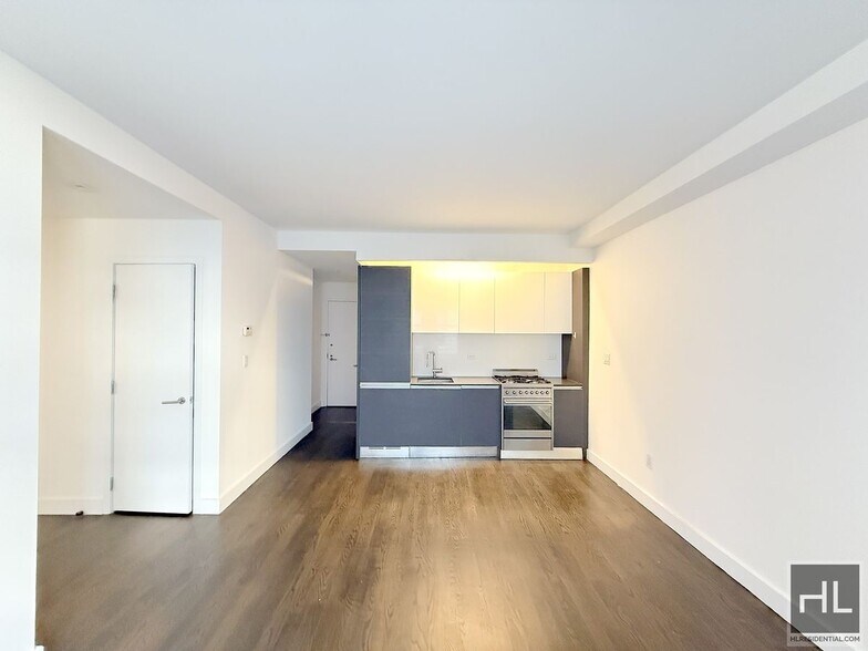 Primary Photo - NO fee 1 bed 1 bath on the 22nd floor - Su...