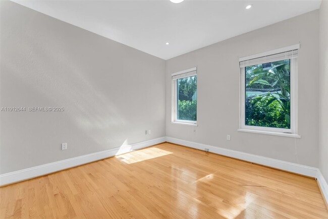 Building Photo - 1514 Capri St