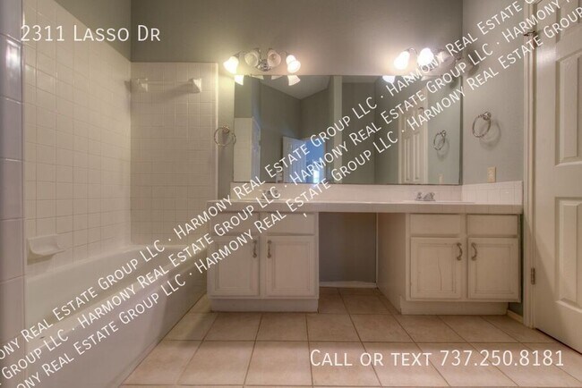 Building Photo - 2311 Lasso Dr