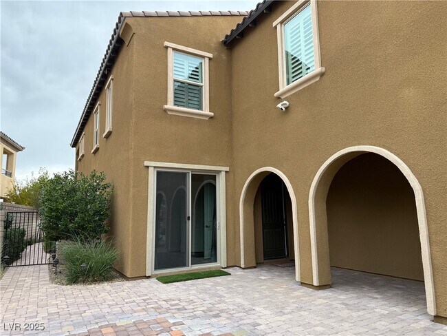 Building Photo - 304 Rezzo St