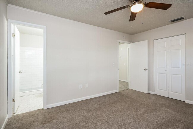 Building Photo - 104 Lighter Log Ln