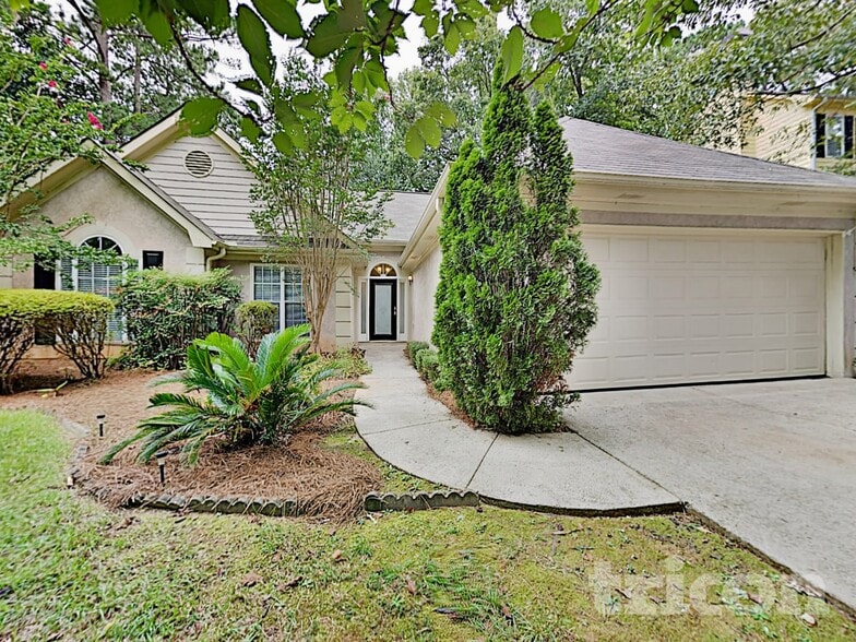 Building Photo - 555 Horseshoe Cir