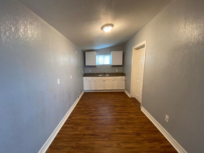 Building Photo - 3114 Avenue M 1/2