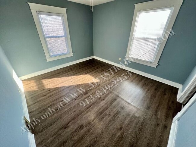 Building Photo - Cozy 4 Bed 2 Bath Home in KCK-Available NOW!!