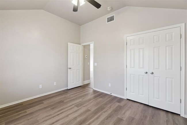 Building Photo - 16413 Village Green Dr