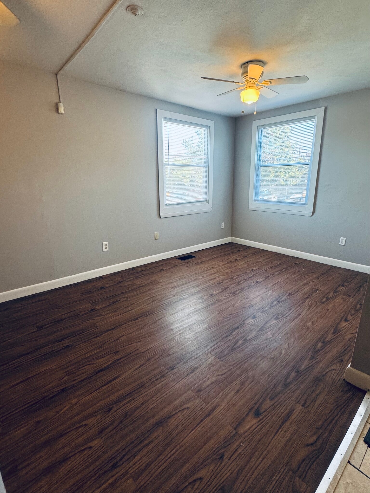 Building Photo - 420 Wellington Ave