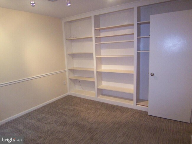 Building Photo - 9032 Gavelwood Ct