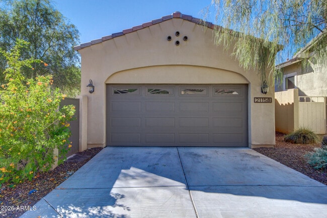 Building Photo - 21158 W Sycamore Dr
