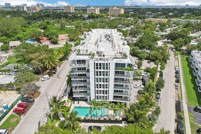 Building Photo - 13800 Highland Dr