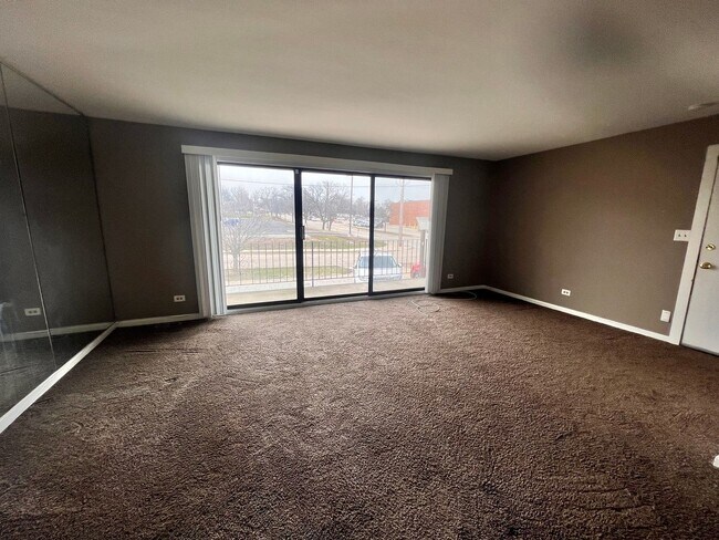 Building Photo - 16W671 56th St