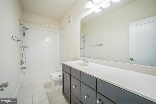 Building Photo - 44764 Tiverton Sq