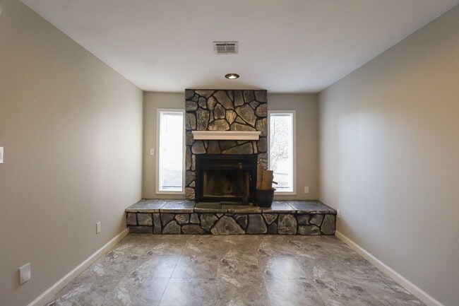 Building Photo - Cozy 2 Bedroom 1 Bathroom Home In Kendall-Whittier