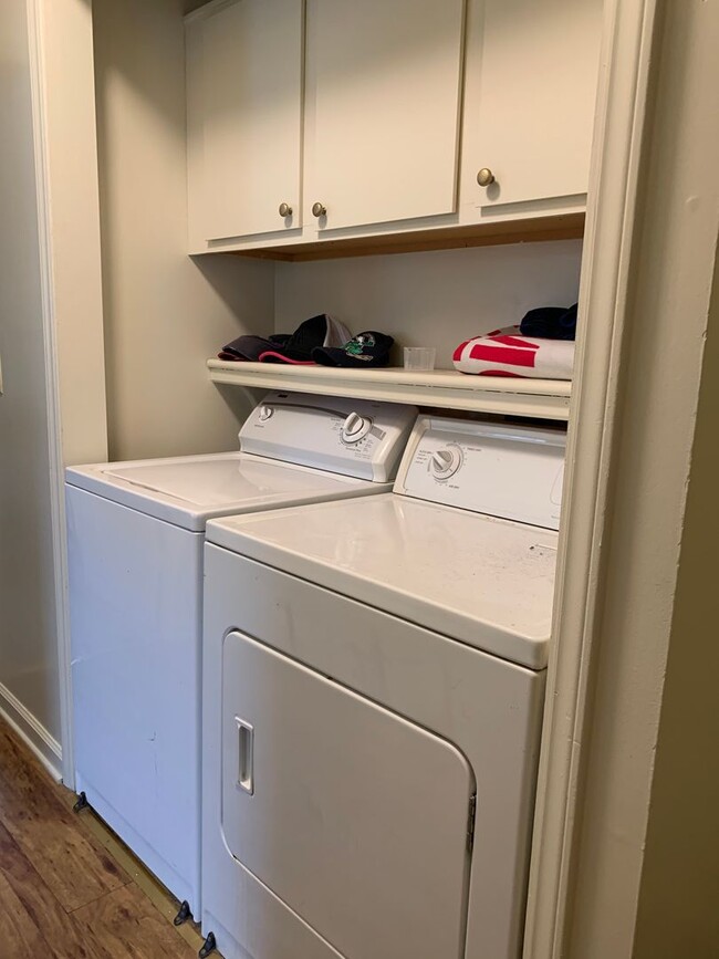 Building Photo - Duplex for Rent