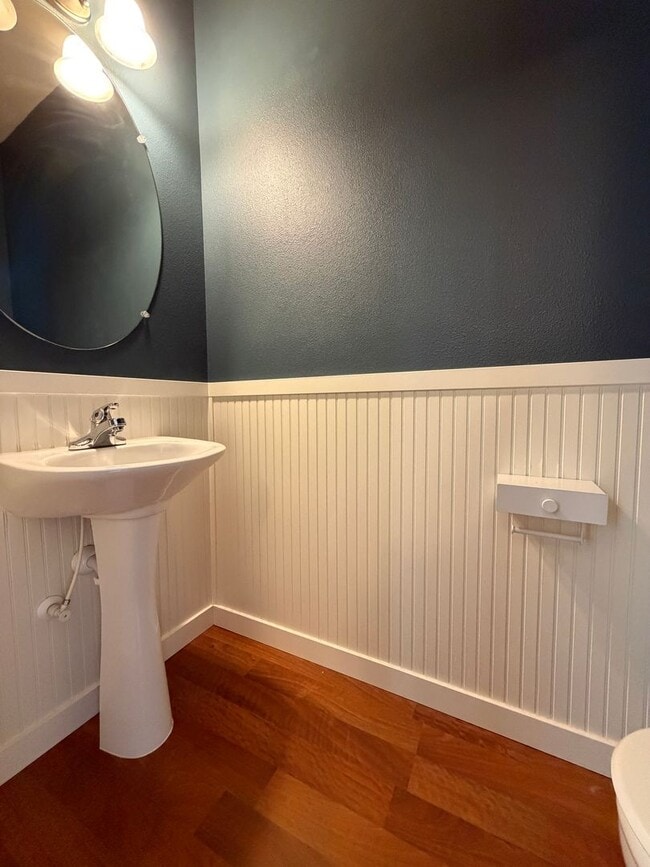 Building Photo - Sophisticated Beaverton Townhome with Mult...