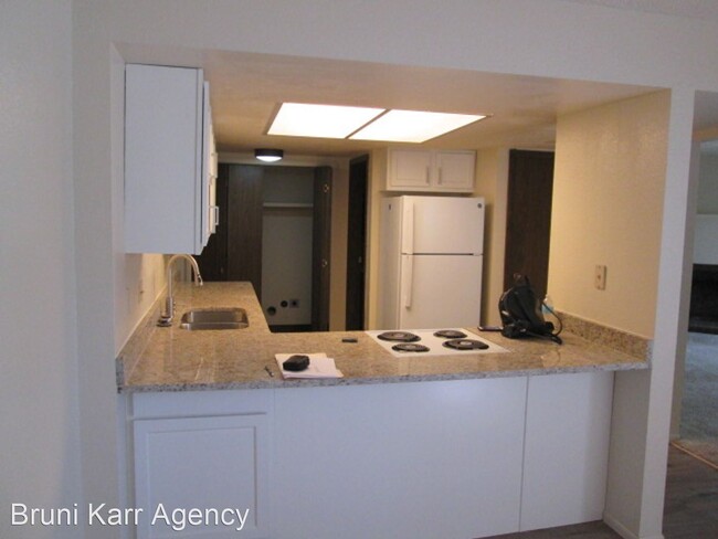 Building Photo - 2 br, 2.5 bath House - 7451 Prairie Rd NE