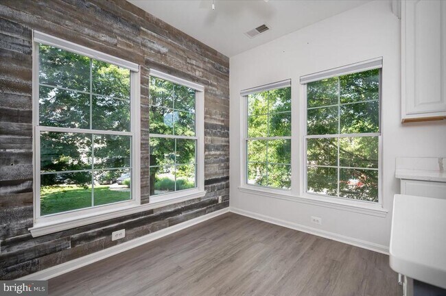 Building Photo - 921 Spinnaker Way