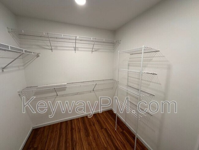 Building Photo - 435 St Julian Pl