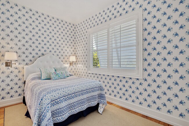 Building Photo - 121 Damfino St