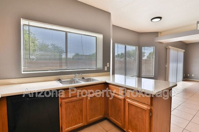 Building Photo - 1653 E Cindy St