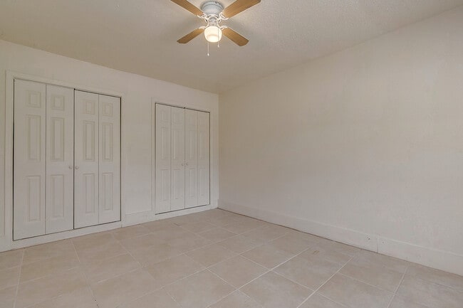 Building Photo - $1,450  3 Bedr/ 1 bath Beautiful Home in D...