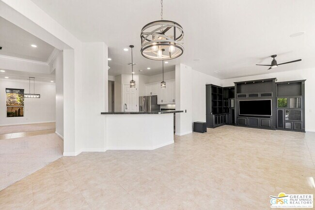 Building Photo - 4 Hillcrest Dr