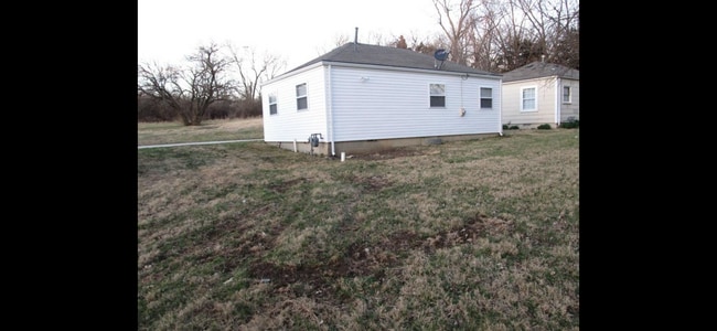 Building Photo - 10706 Hickman Mills Dr