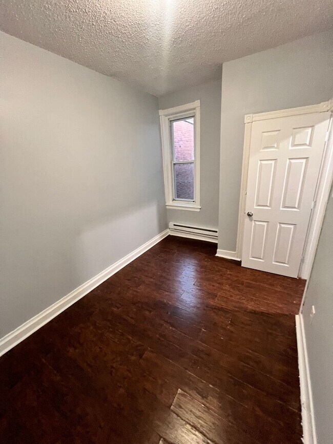 Building Photo - Updated 3 Bedroom 1.5 Bath Townhome w/ Paved Yard + Washer & Dryer