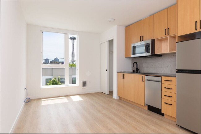Interior Photo - Alloy