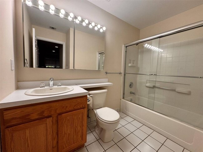 Building Photo - 854 Verona Dr