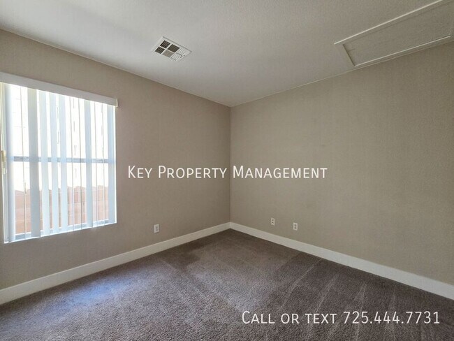 Building Photo - BEAUTIFUL 3 BED, 2 BATH HOME WITH OPEN FLO...