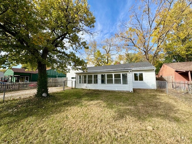 Primary Photo - 6120 E 24th St