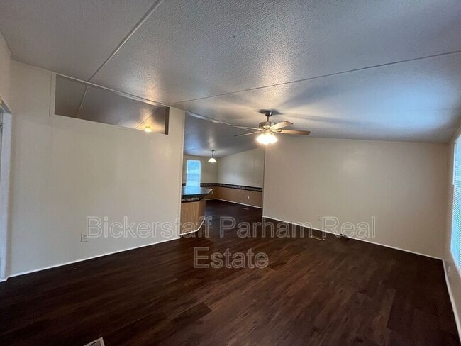 Building Photo - 16 Lake Vista Dr