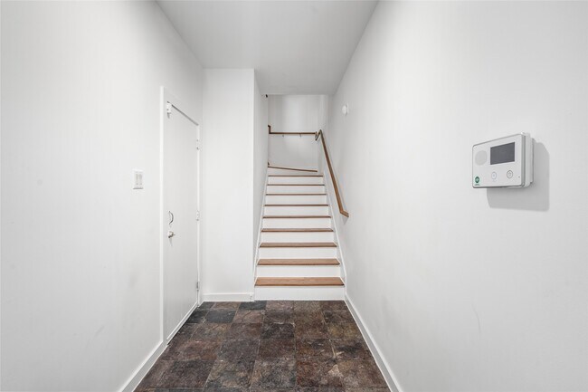 Building Photo - 5712 Winsome Ln