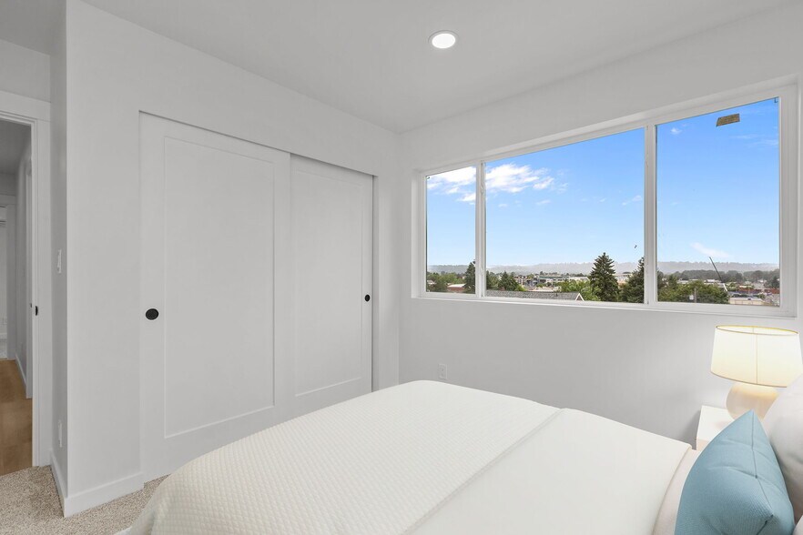 Building Photo - 605 Prospect Ave N